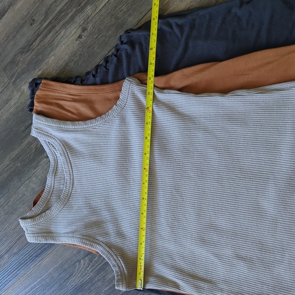 Tank top bundle - Picture 11 of 12